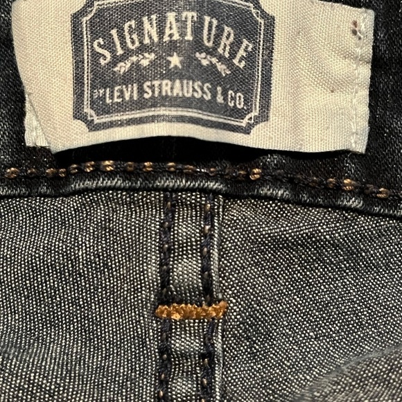 Levi’s Signature Jean Shorts - Picture 7 of 8